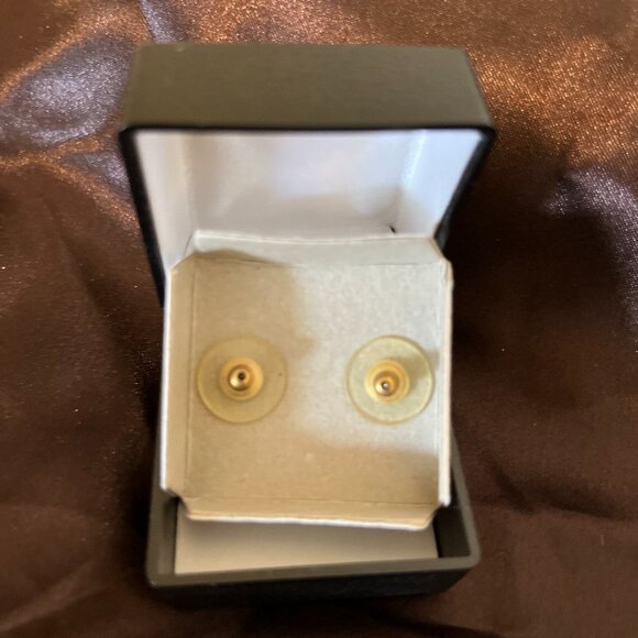 Beautiful 14K Gold Plated Flower Earrings - Picture 2 of 4